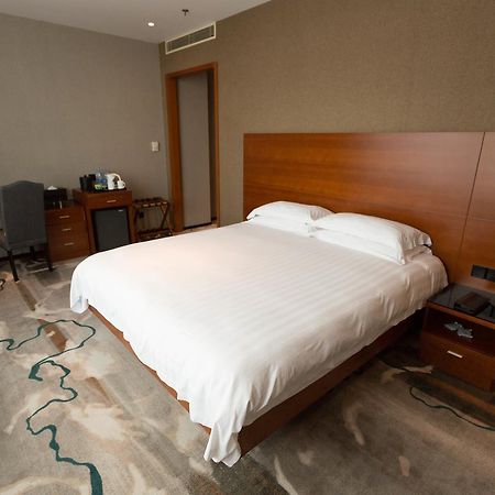Radiance Hotel Shanghai Exterior foto