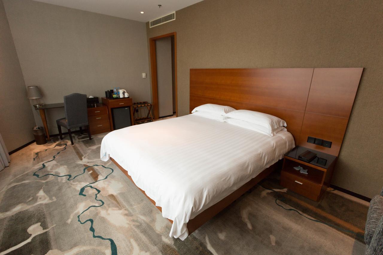 Radiance Hotel Shanghai Exterior foto
