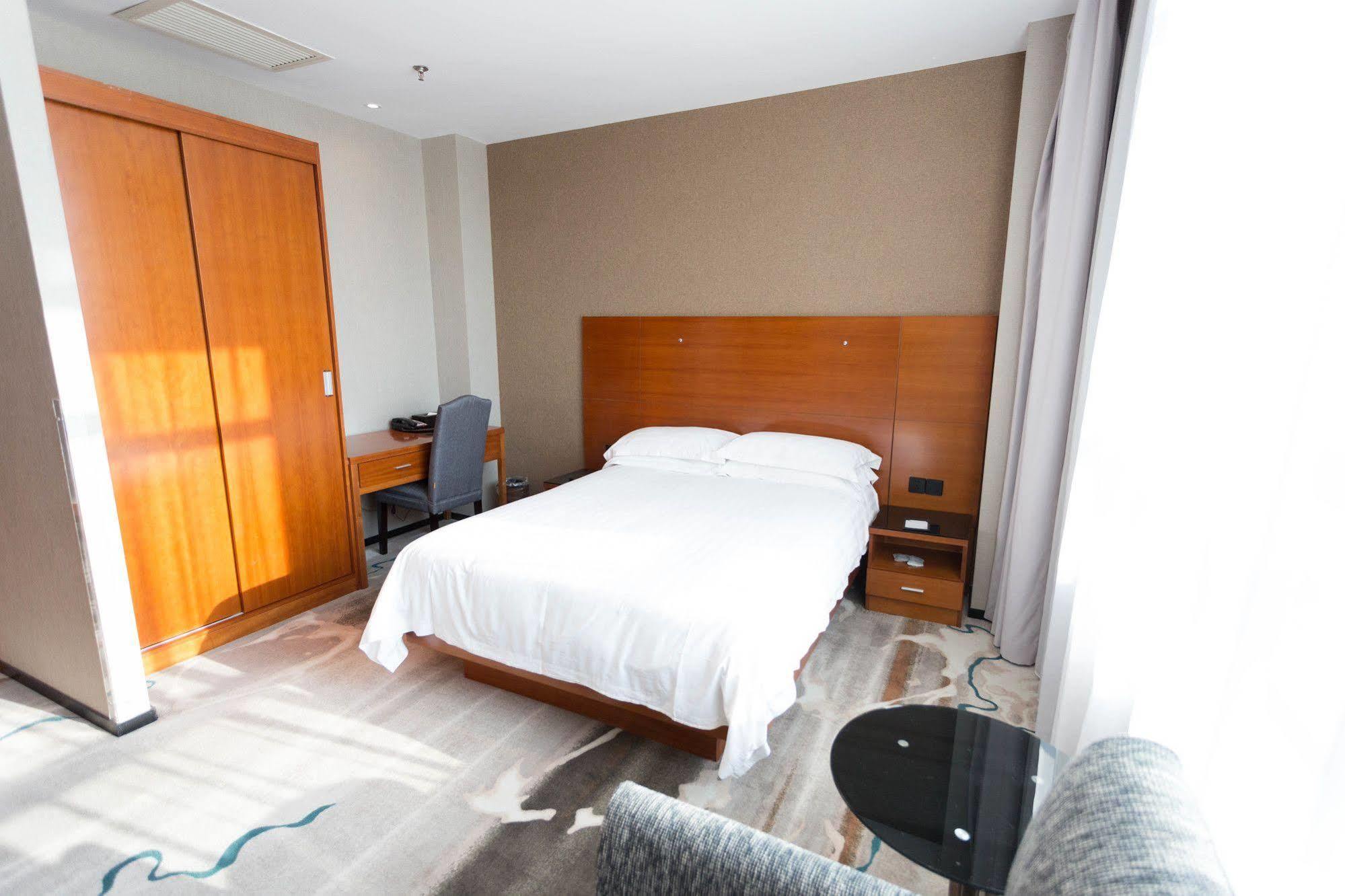 Radiance Hotel Shanghai Exterior foto
