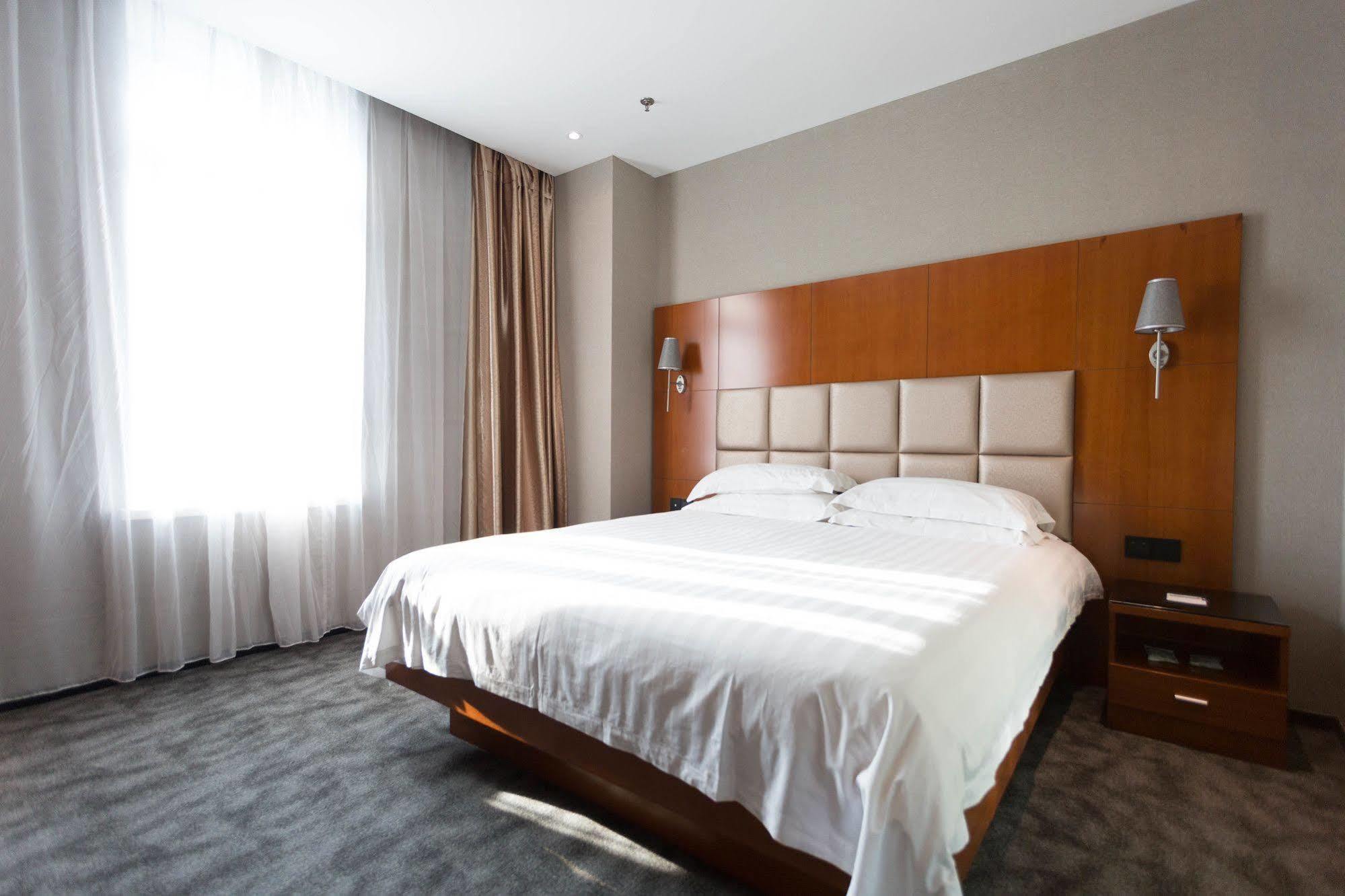 Radiance Hotel Shanghai Exterior foto