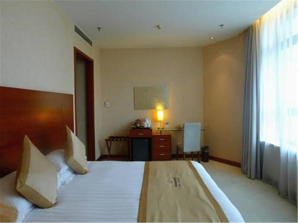Radiance Hotel Shanghai Exterior foto