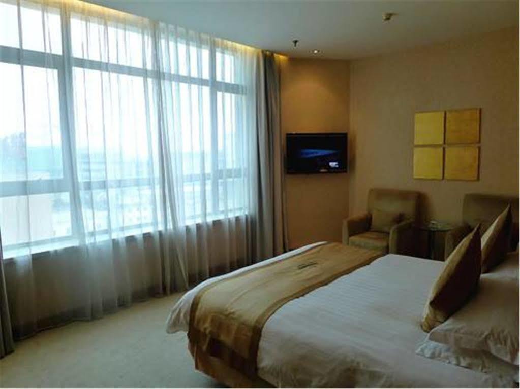 Radiance Hotel Shanghai Exterior foto