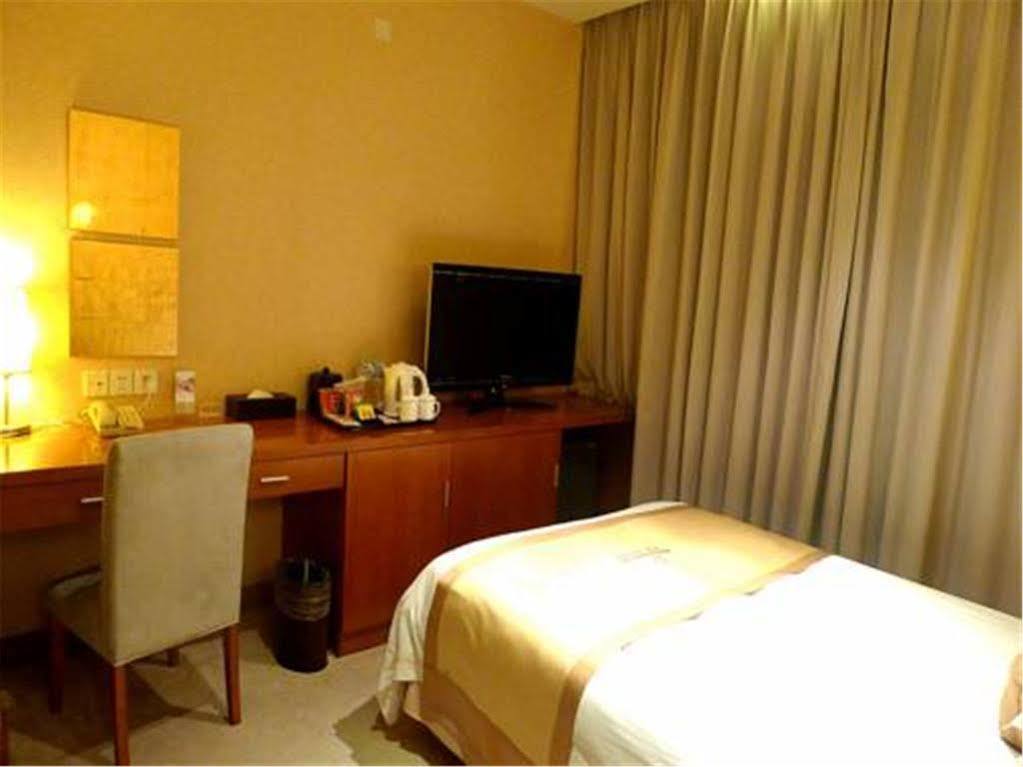 Radiance Hotel Shanghai Exterior foto