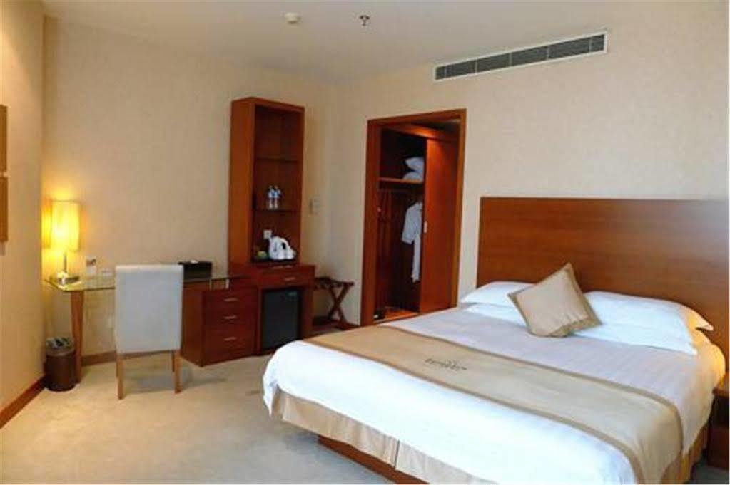 Radiance Hotel Shanghai Exterior foto