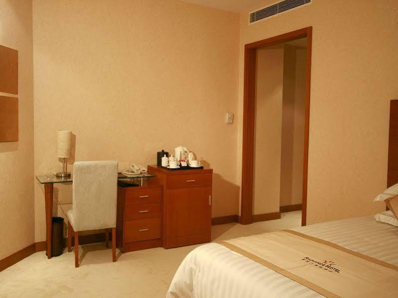 Radiance Hotel Shanghai Exterior foto